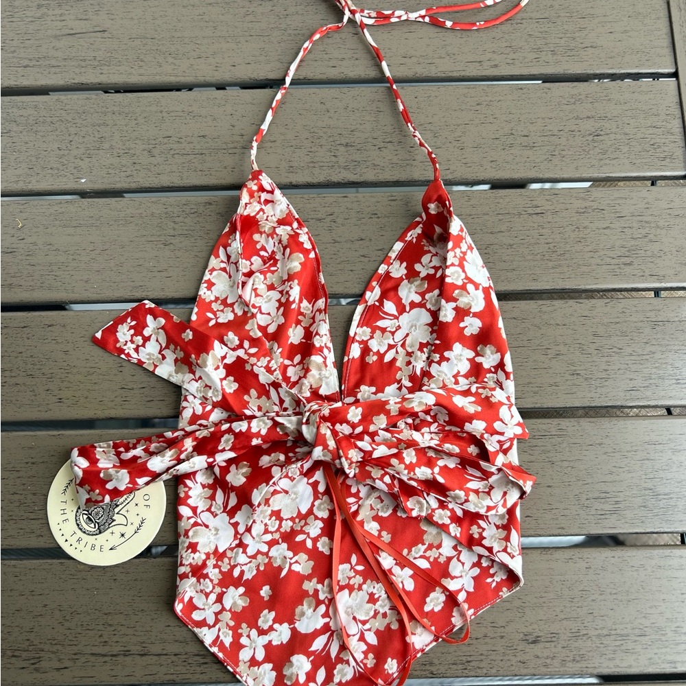 Tie-Back Halter Top - Picture 5 of 9